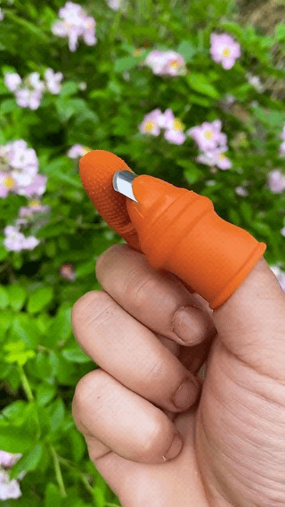 Silicone Thumb Knife for Gardening & Harvesting