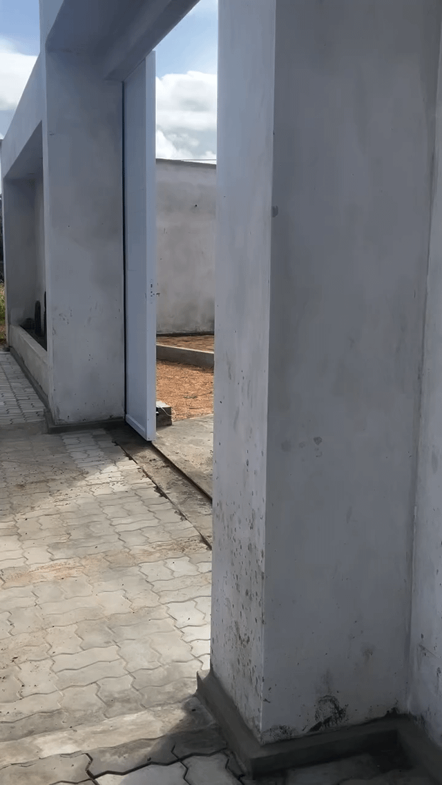 Kids Ride-On Tractor with Front Loader Bucket